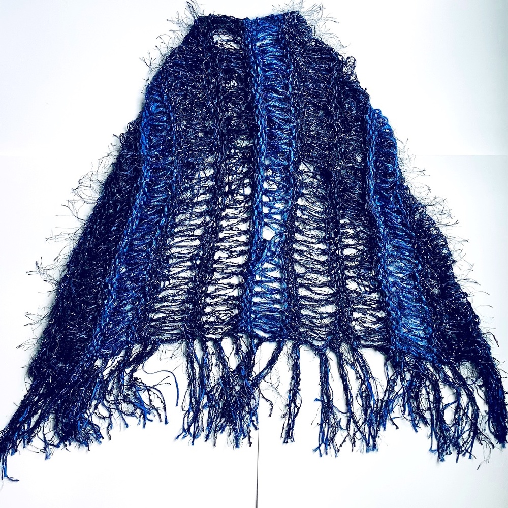 🇨🇦 Knitted Blue Silk & Shimmer Shawl